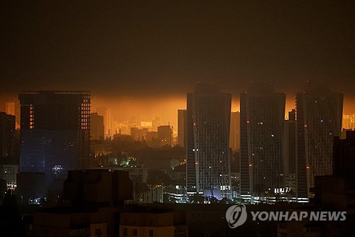 러, 우크라 최대규모 드론 공습…"美침묵이 푸틴 부추겨"