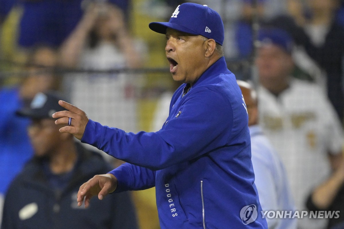 '빈볼 시비' 다저스 로버츠 감독, 1경기 출장 정지 징계
