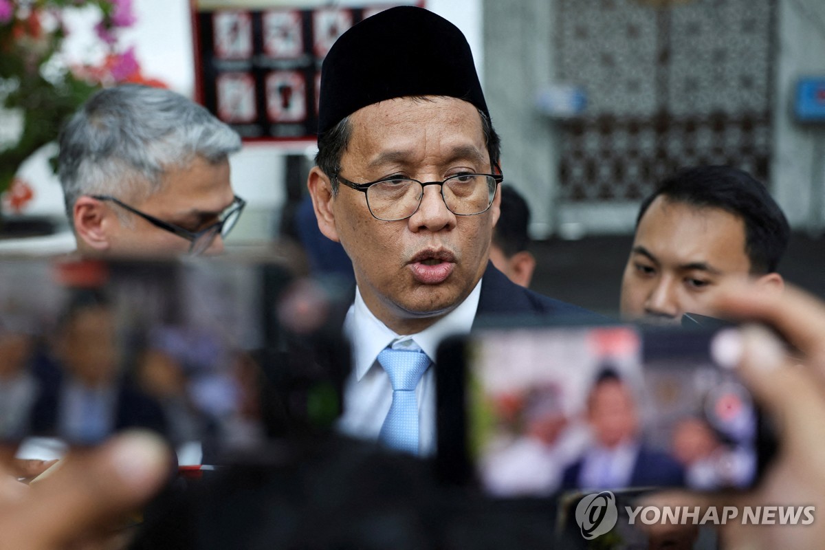 인도네시아의 푸르바야 유디 사데와 신임 재무부 장관