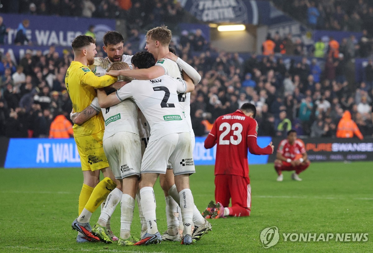 엄지성, 시즌 첫 도움…스완지, 노팅엄 잡고 카라바오컵 16강