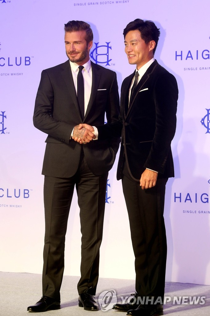 Lee Seo-jin with David Beckham | Yonhap News Agency