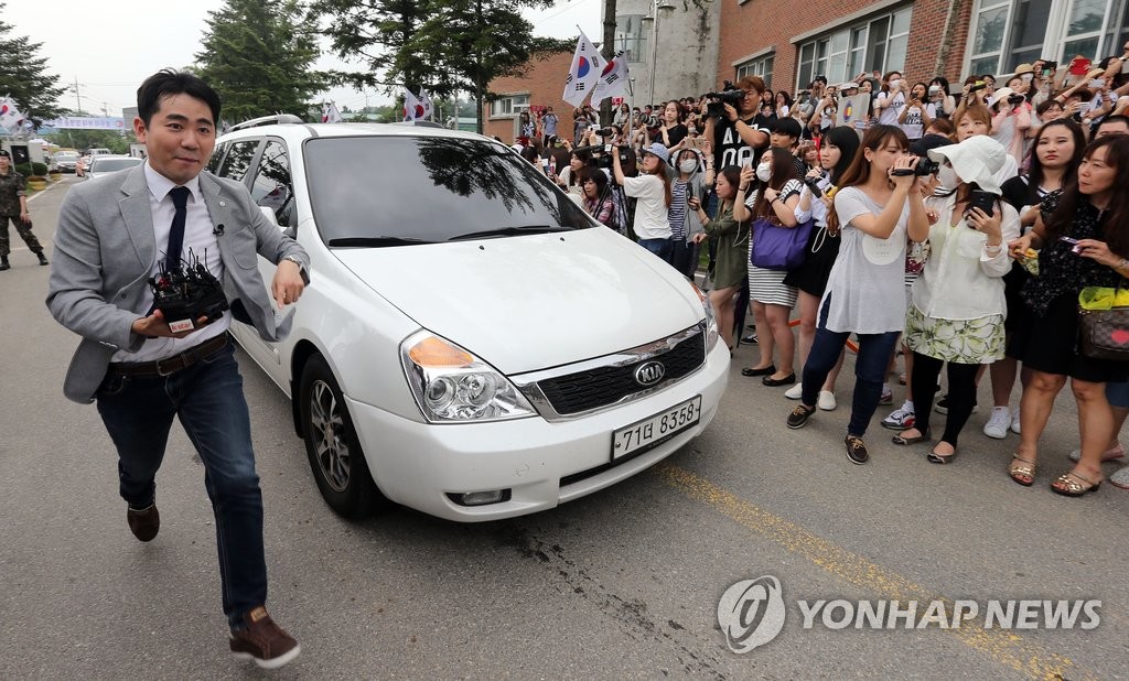 U-know Yunho begins military service | Yonhap News Agency