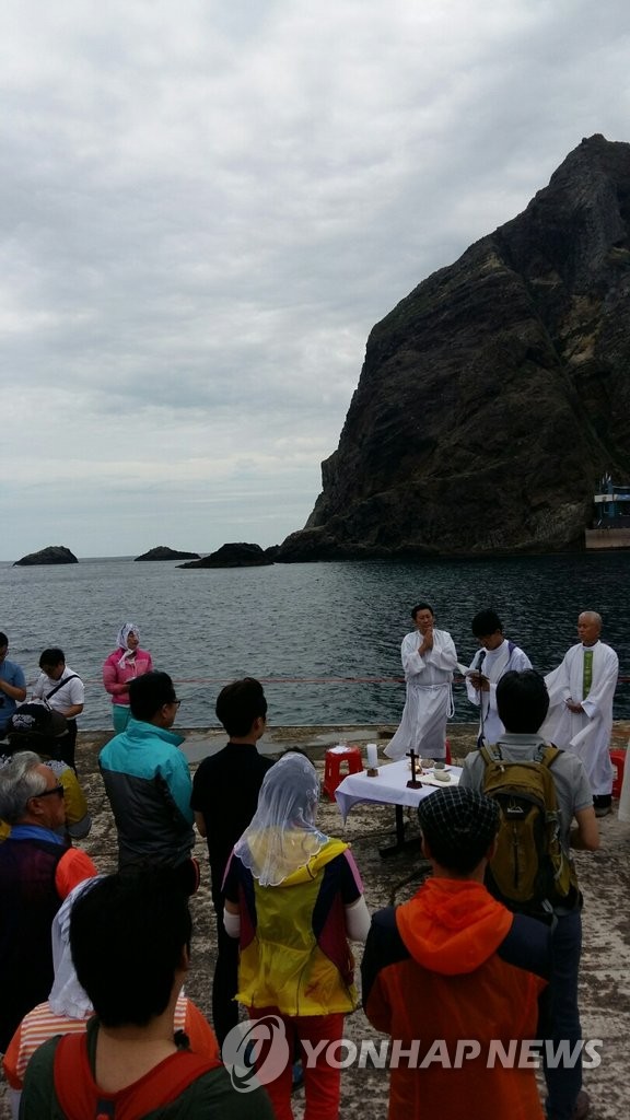 Catholic Church Holds First Mass On Dokdo Yonhap News Agency