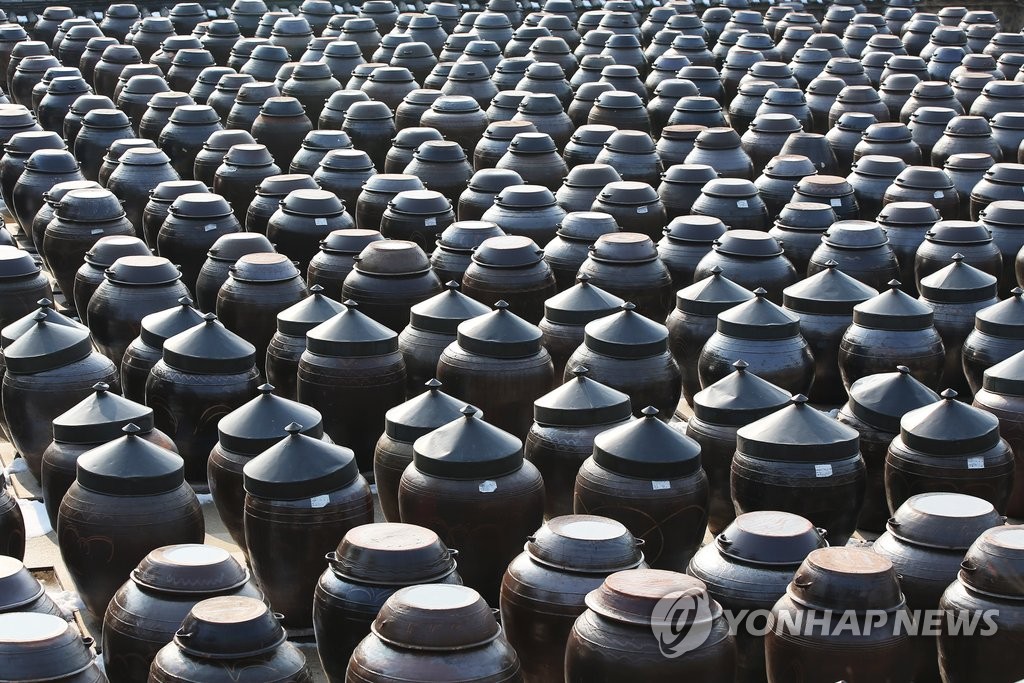봄 햇살 머금고 장이 익어 갑니다 | 연합뉴스
