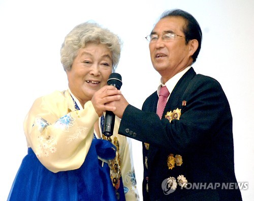 북한 국제노인의 날 행사에 참여한 노인들