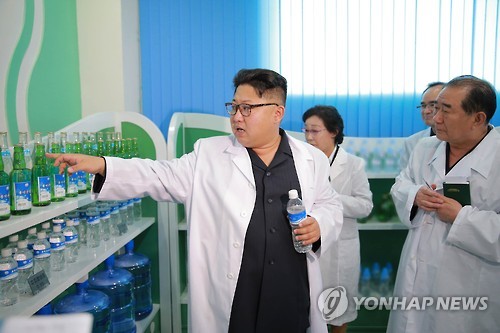 북한도 김치·생수 사먹는 문화확산…김정은 집권기 전국에 공장
