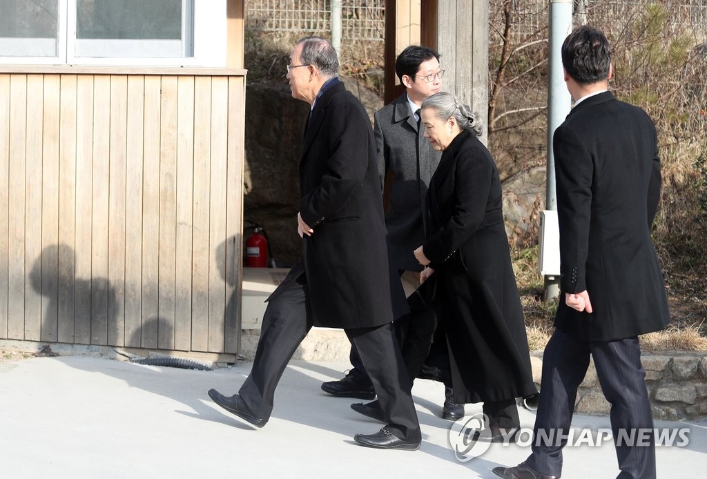 반기문 전 총장, 권양숙 여사 예방 | 연합뉴스