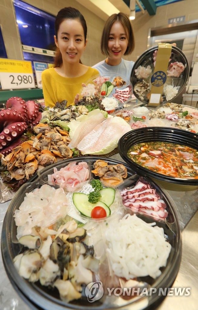 무더위에는 명품 물회 | 연합뉴스
