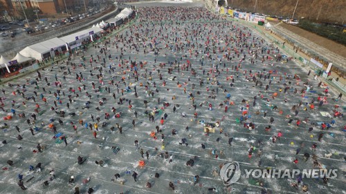 매진 걱정 없이 즐겨라…화천산천어축제 12일부터 온라인 예약