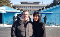 판문점 방문한 슈뢰더 전 독일 총리와 김소연씨 [파주=연합뉴스]