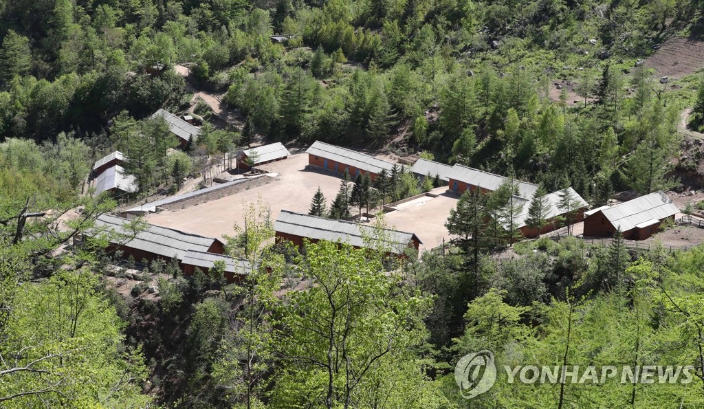 This file photo shows the control center at North Korea's only known nuclear test site Punggye-ri on May 24, 2018, before it was blown up. (Pool photo) (Yonhap)