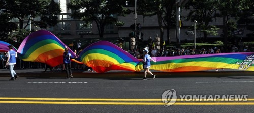 퀴어퍼레이드 금지 가처분신청 기각…"표현의 자유 제한 우려"