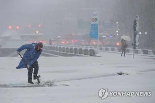 서울 대설주의보 해제…첫눈 8.8㎝로 1981년 이래 최대 적설량(종합)