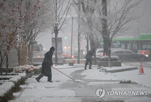 '대설주의보' 서울 첫눈 펑펑…8시30분까지 5.3㎝ 쌓여(종합)