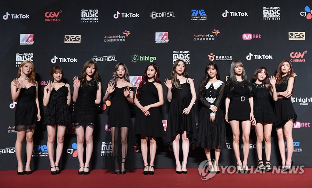 K-pop girl band Cosmic Girls, also known as WJSN, pose for photos during the Mnet Asian Music Awards in Hong Kong on Dec. 14, 2018, in this photo provided by CJ ENM. (Yonhap)