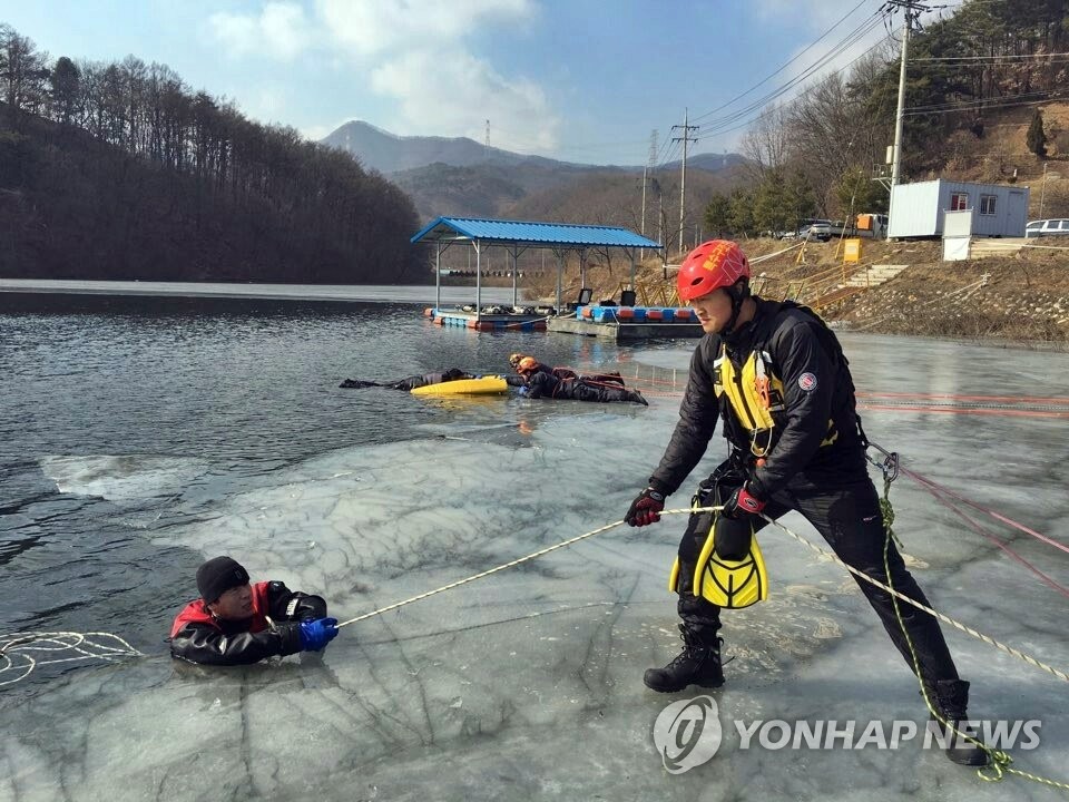 Disaster response drill in reservoir | Yonhap News Agency