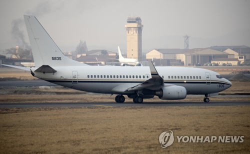 (LEAD) L'émissaire américain arrive à Pyongyang pour préparer le 2e sommet