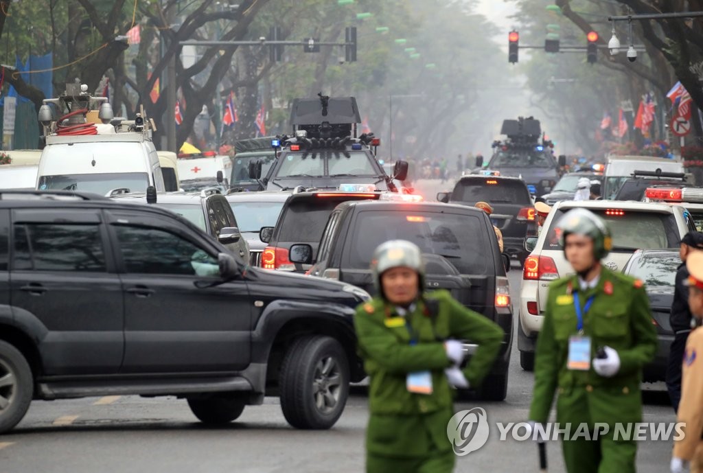 A convoy of cars carrying North Korean leader Kim Jong-un and others passes through Hanoi, Vietnam, on Feb. 26, 2019. (Yonhap)