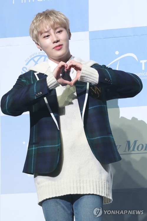 セール中…ハ・ソンウン直筆サイン入り超 大型写真…Ha Sung Woon ソンジェ直筆サイン入り超 大型写真…Yook Sung Jaeの通販 by