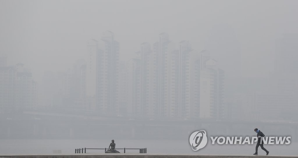 This photo, taken March 12, 2019, shows Seoul blanketed by fine dust. (Yonhap)