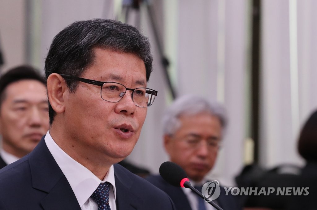 Unification minister nominee Kim Yeon-chul answers questions from lawmakers at his confirmation hearing held at the National Assembly in Seoul on March 26, 2019. (Yonhap)
