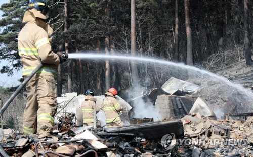 韓国の大規模山火事　江陵・東海は発生確認から１７時間後に鎮火