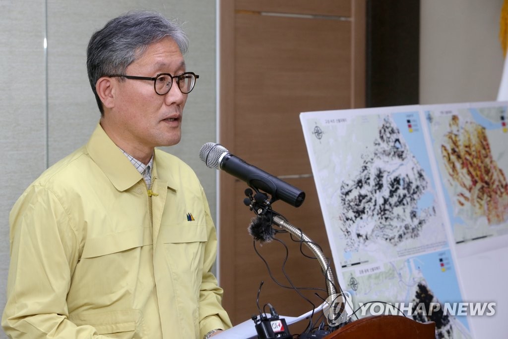 강원산불 피해 설명하는 김재현 산림청장