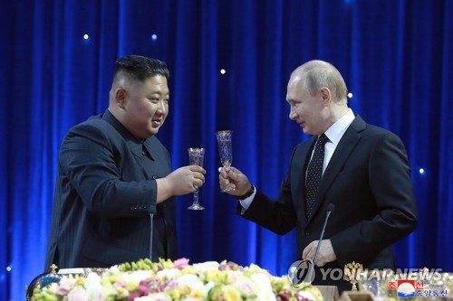 This file photo, carried by the Korean Central News Agency, shows North Korean leader Kim Jong-un (L) toasting Russian President Vladimir Putin during a post-summit dinner at the Far Eastern Federal University in Vladivostok, Russia, on April 25, 2019. (For Use Only in the Republic of Korea. No Redistribution) (Yonhap)
