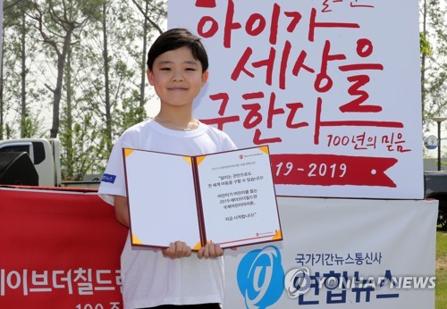 "전세계 친구들아 우리 아프지 말고 항상 건강하자"