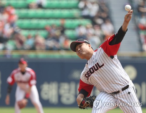 LG 이우찬, 외삼촌 송진우 코치 앞에서 데뷔 후 첫 승 감격(종합)