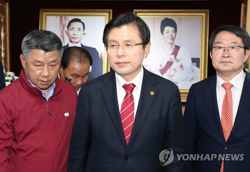 박정희 생가 찾은 황교안 "위대한 업적 폄훼 바람직하지 않아"(종합)