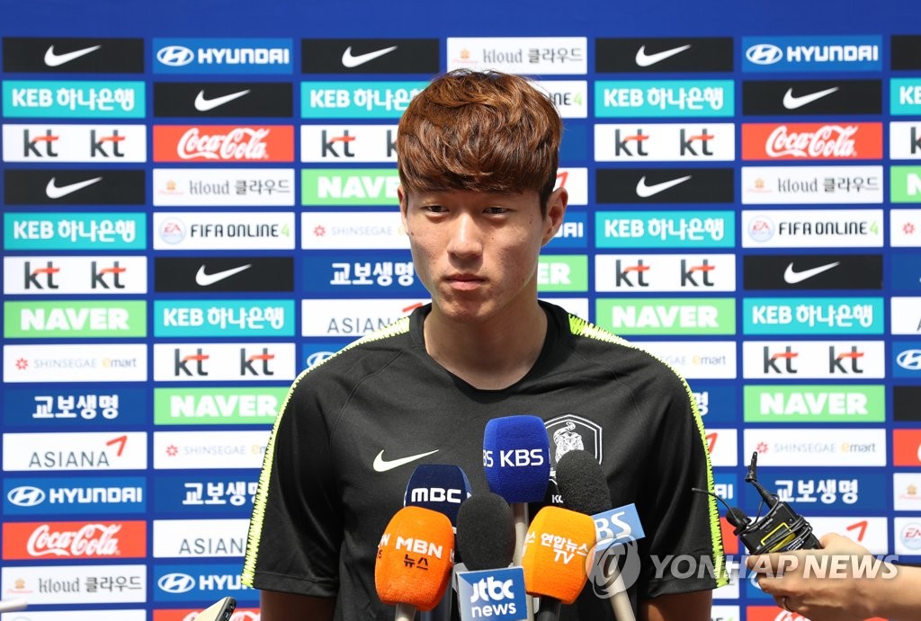 South Korean striker Hwang Ui-jo speaks to reporters at the National Football Center in Paju, Gyeonggi Province, on June 4, 2019, before the men's national team's practice for friendly matches against Australia and Iran. (Yonhap)
