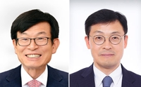 (2nd LD) Moon replaces top presidential secretaries for policy, economic affairs