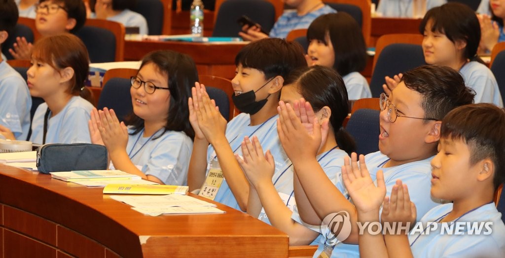 2019년 대한민국 아동총회에서 박수치는 어린이들