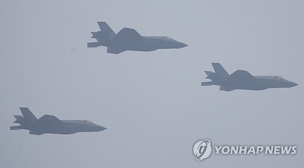 F-35A stealth fighter jets of South Korea fly over the Daegu Air Force base during the Armed Forces Day event on Oct. 1, 2019. (Yonhap)