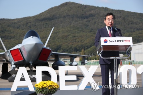 航空・防衛産業展が開幕　あいさつする首相