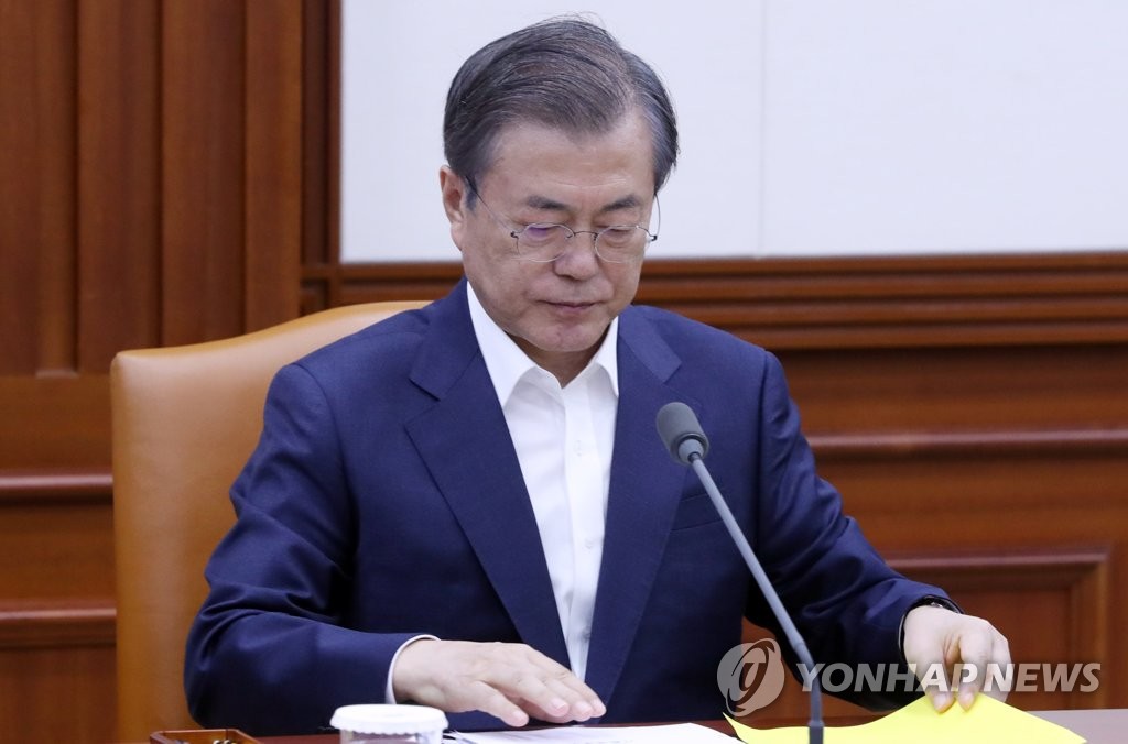 President Moon Jae-in reads a document in this undated file photo. (Yonhap)