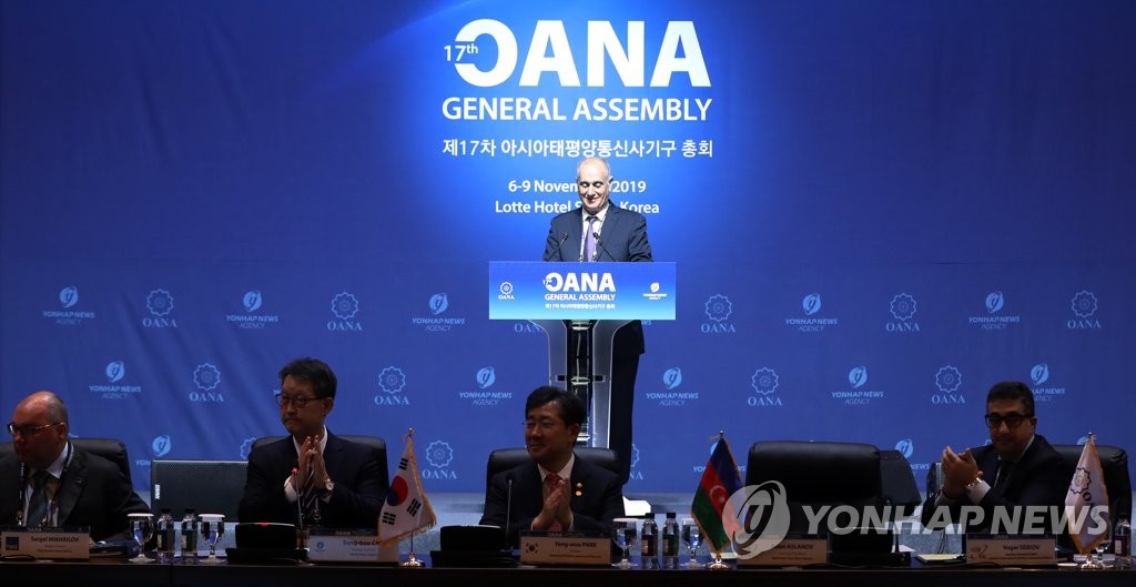 인사말 하는 아슬란 아슬라노프 OANA 의장