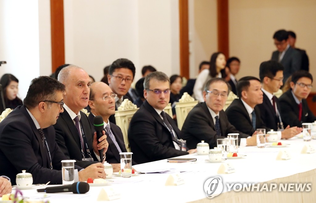 OANA President Aslan Aslanov speaks at a meeting with President Moon Jae-in at Cheong Wa Dae on Nov. 7, 2019. (Yonhap)