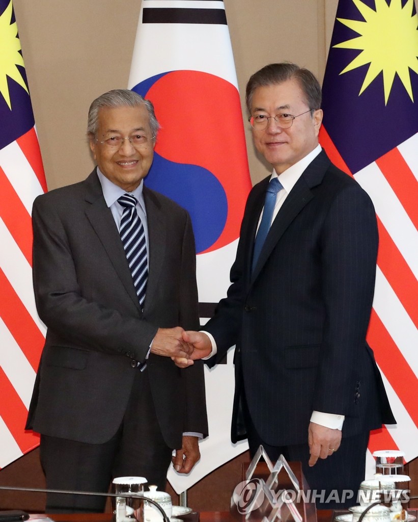 (LEAD) Moon, Mahathir agree on 'strategic partnership' between S. Korea, Malaysia