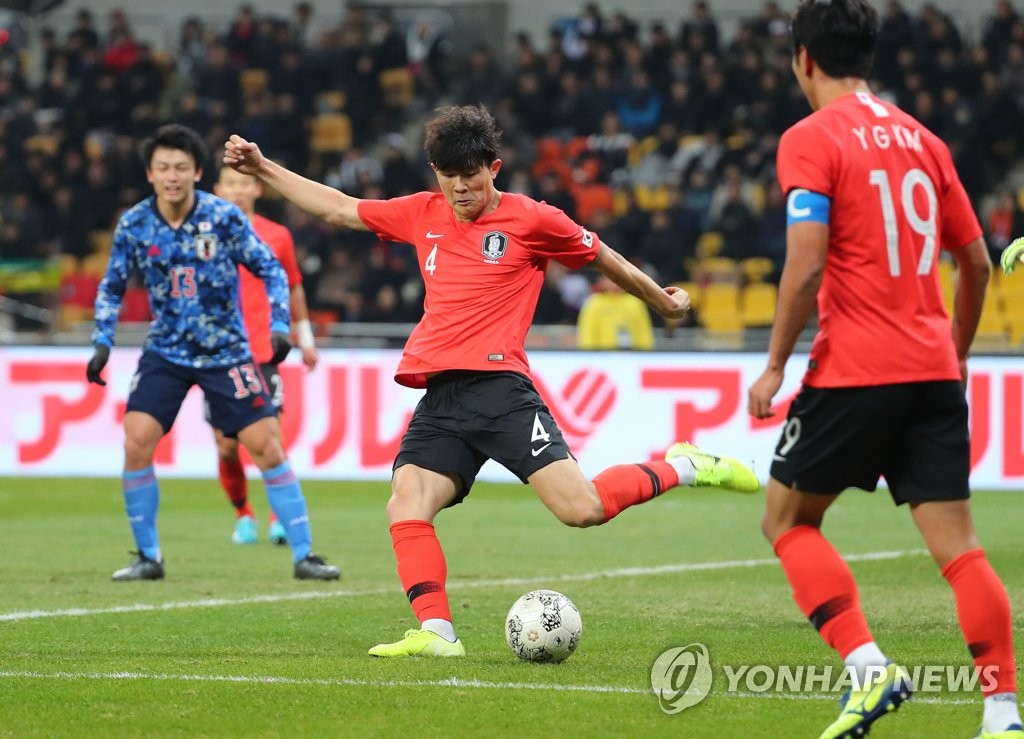 In this file photo from Dec. 18, 2019, Kim Min-jae of South Korea (C) clears the ball in front of his own net against Japan during the final of the East Asian Football Federation E-1 Football Championship at Busan Asiad Main Stadium in Busan, 450 kilometers southeast of Seoul. (Yonhap)
