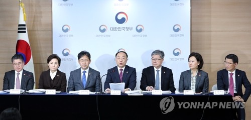 홍남기 "바이오 등 10개 산업영역 규제 원점에서 검토"