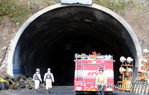 경찰, 순천-완주고속도로 터널사고 사망자 3명 신원 파악 주력