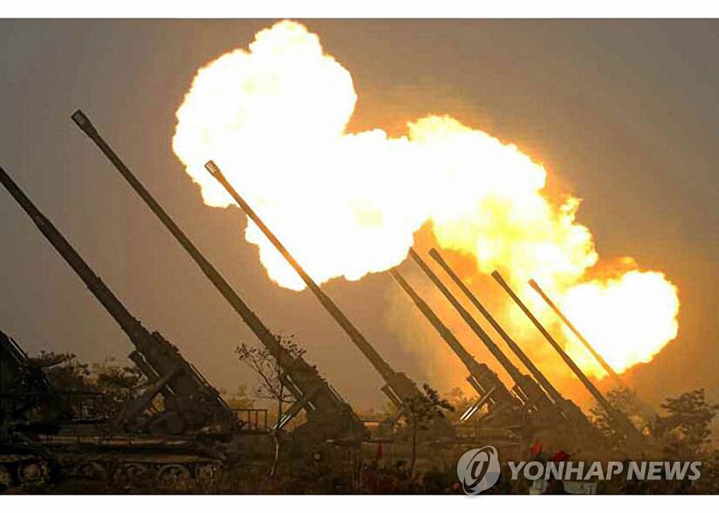 (جديد) كوريا الشمالية : الزعيم الكوري الشمالي يشرف على تدريبات إطلاق المدفعية