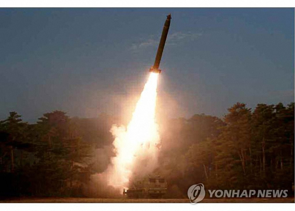 (جديد) كوريا الشمالية : الزعيم الكوري الشمالي يشرف على تدريبات إطلاق المدفعية - 4