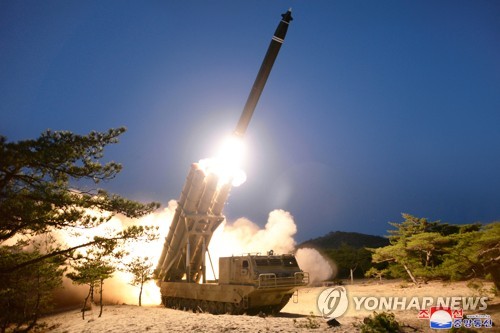 La Corée du Nord a tiré des missiles depuis un lance-roquette multiple de très grande taille le dimanche 29 mars 2020, a rapporté le lendemain l'Agence centrale de presse nord-coréenne (KCNA). (Utilisation en Corée du Sud uniquement et redistribution interdite)