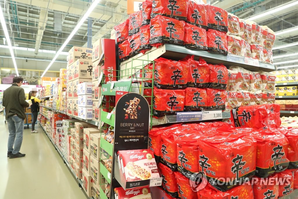 Exports of instant noodle, kimchi on rise amid pandemic