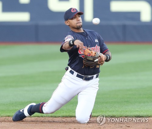 Lotte's shortstop defense car