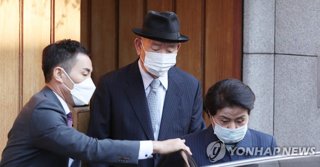 Ex-President Chun to appear in court over libel case surrounding memoir