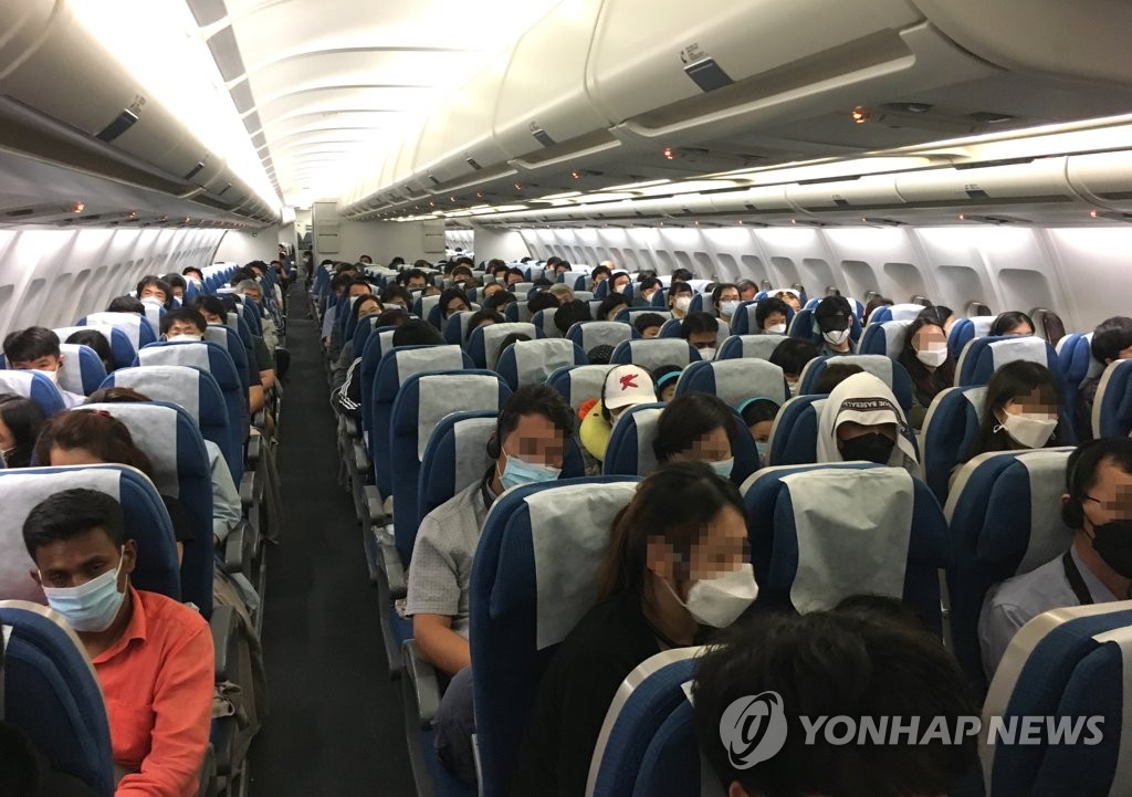 South Koreans wait for takeoff onboard a chartered plane at an airport in the Bangladeshi capital of Dhaka on May 11, 2020, before heading home from the South Asian country hit by the new coronavirus, in this photo released by the South Korean Embassy in Dhaka. (PHOTO NOT FOR SALE) (Yonhap)
